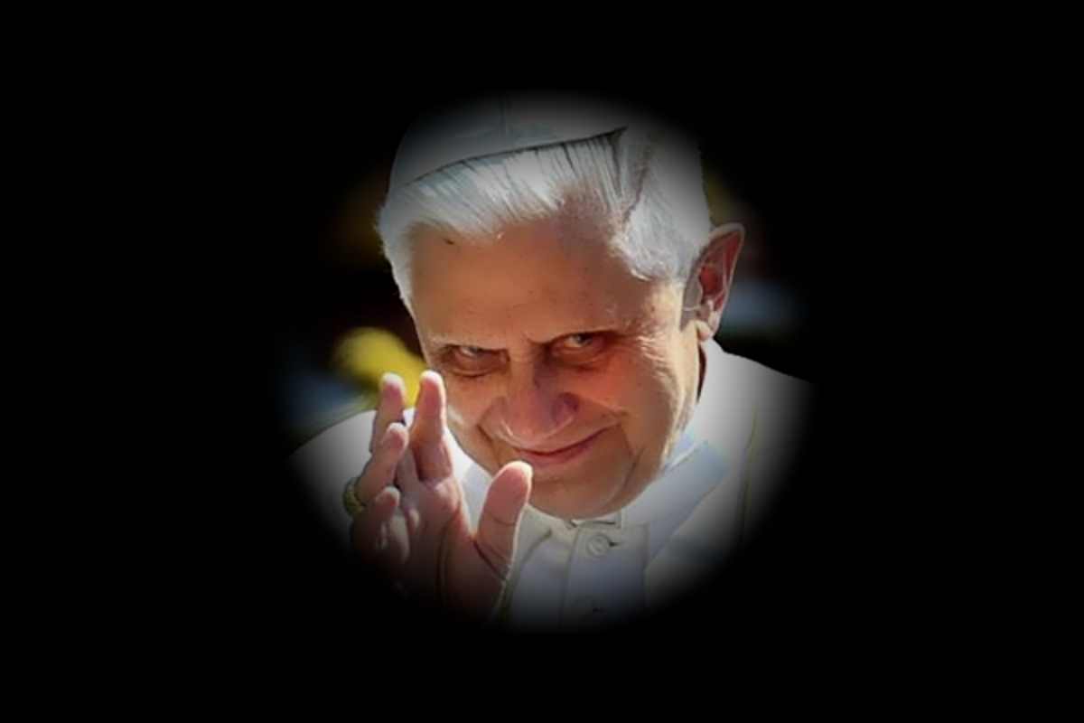 Come la Chiesa cerca di giustificare le affermazioni di Ratzinger sul '68 come causa della pedofilia tra i preti