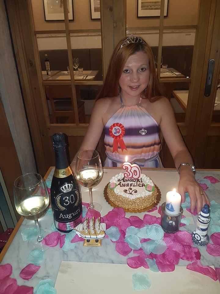 Un compleanno bellissimo! Ha dichiarato Angelica Loredana Anton, per i suoi 30 anni.