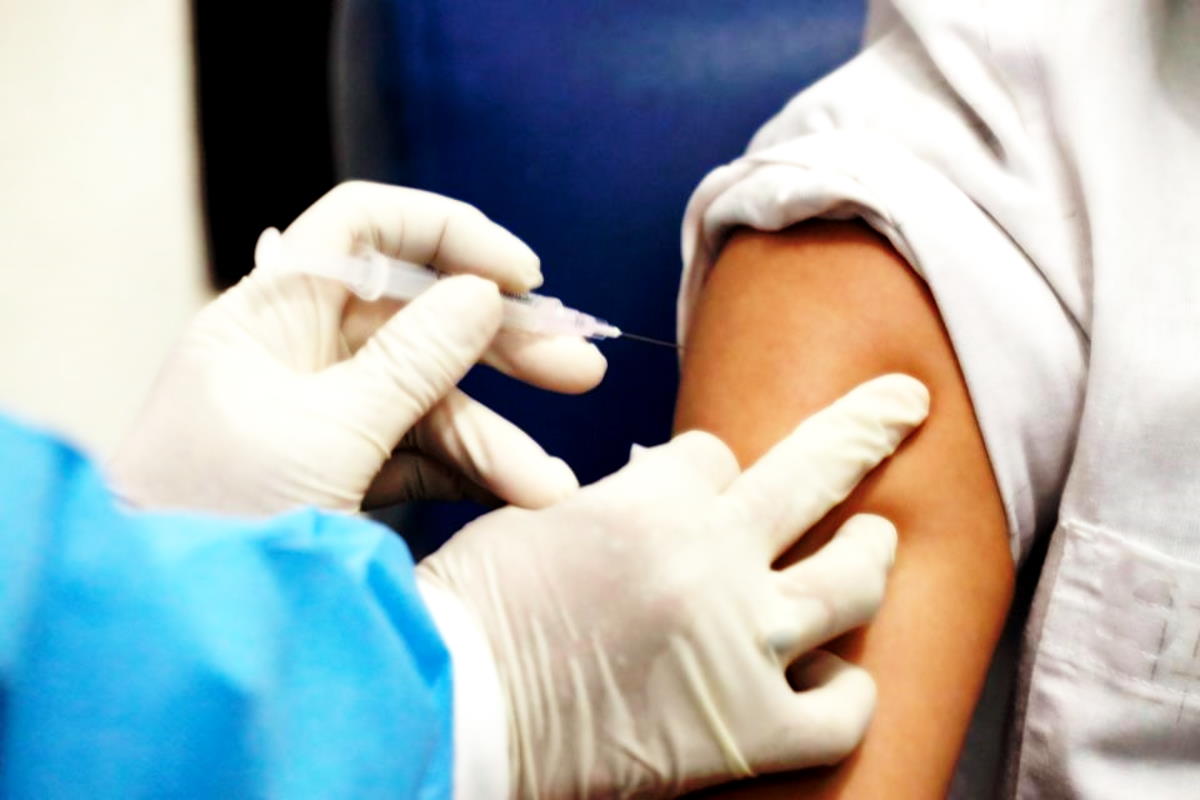 Parte la campagna vaccinale: 1.833.975 dosi di vaccino anti Covid 19 verranno distribuite da Pfizer. In Campania da subito 135.890 dosi