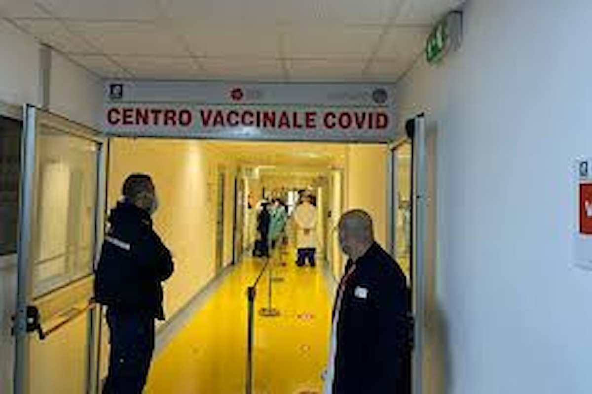 L'Asl di Salerno vaccina i primi 120 medici di base e pediatri di libera scelta