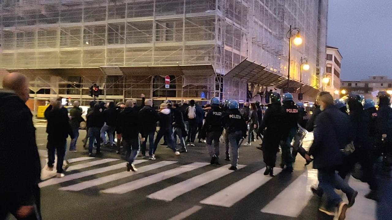 Sabato scontri a Trieste e Milano tra polizia e no Green pass