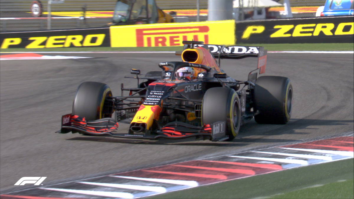 Formula 1: a Verstappen la pole del GP di Abu Dhabi, ma Hamilton gli partirà a fianco