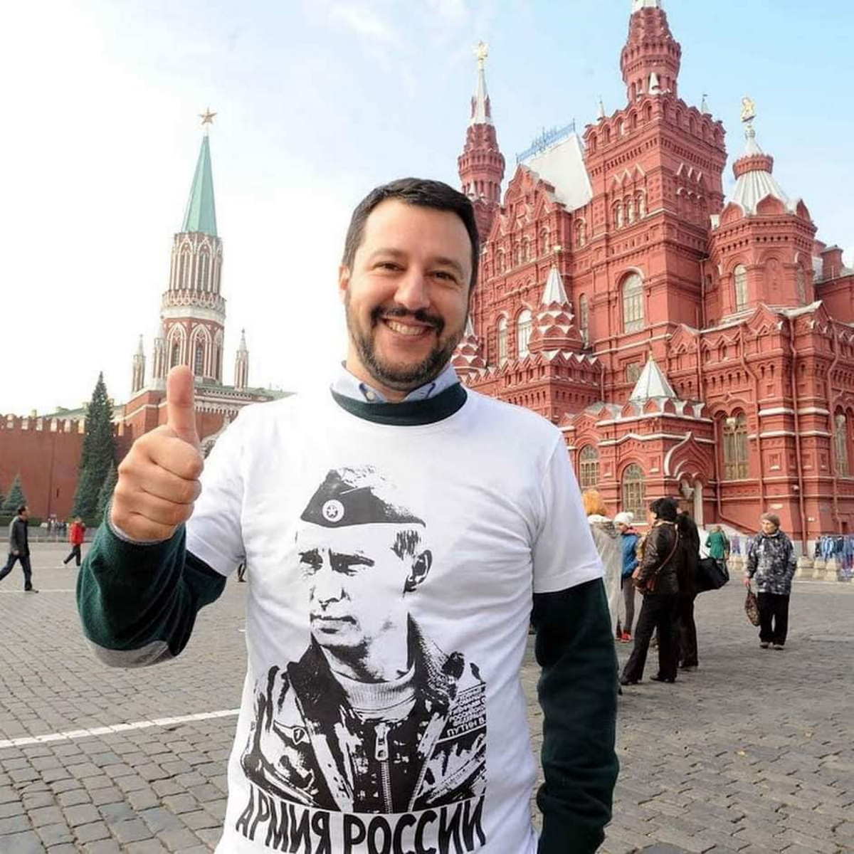 Salvini si commuove per l'Ucraina: la politica social a sprezzo del ridicolo