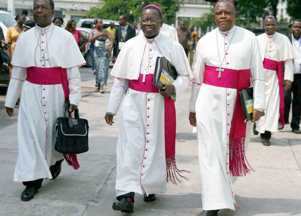 Bene la decisione dei vescovi del Congo che ordinano ai preti con figli di lasciare il sacerdozio. No alla doppia vita