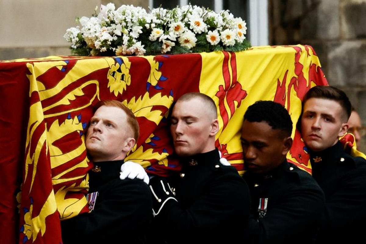 Inizia da Edinburgo il lungo cerimoniale per il funerale di Elisabetta II che avrà luogo nell'Abbazia di Westminster il 19 settembre