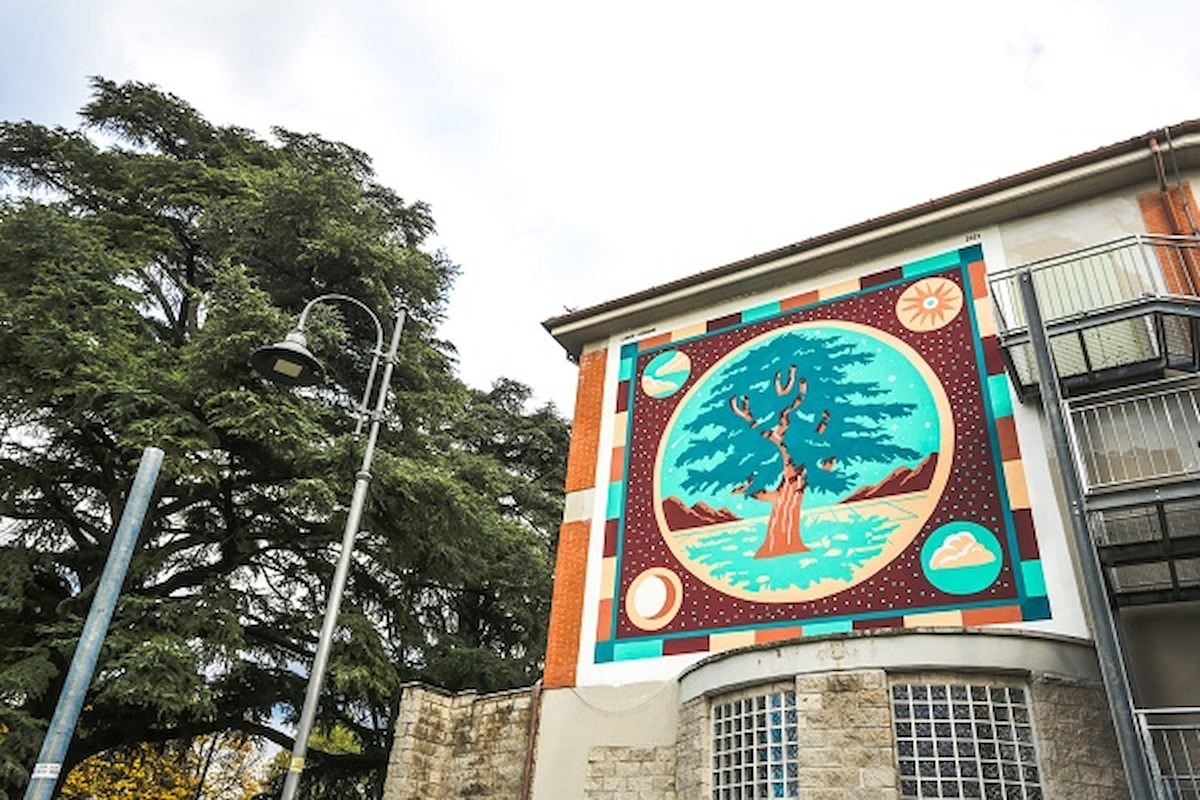 Lo street artist e illustratore Luogo Comune firma Litahmi, dall’arabo “proteggere”. 200 mq di eco-murales a protezione del Cedro del Libano