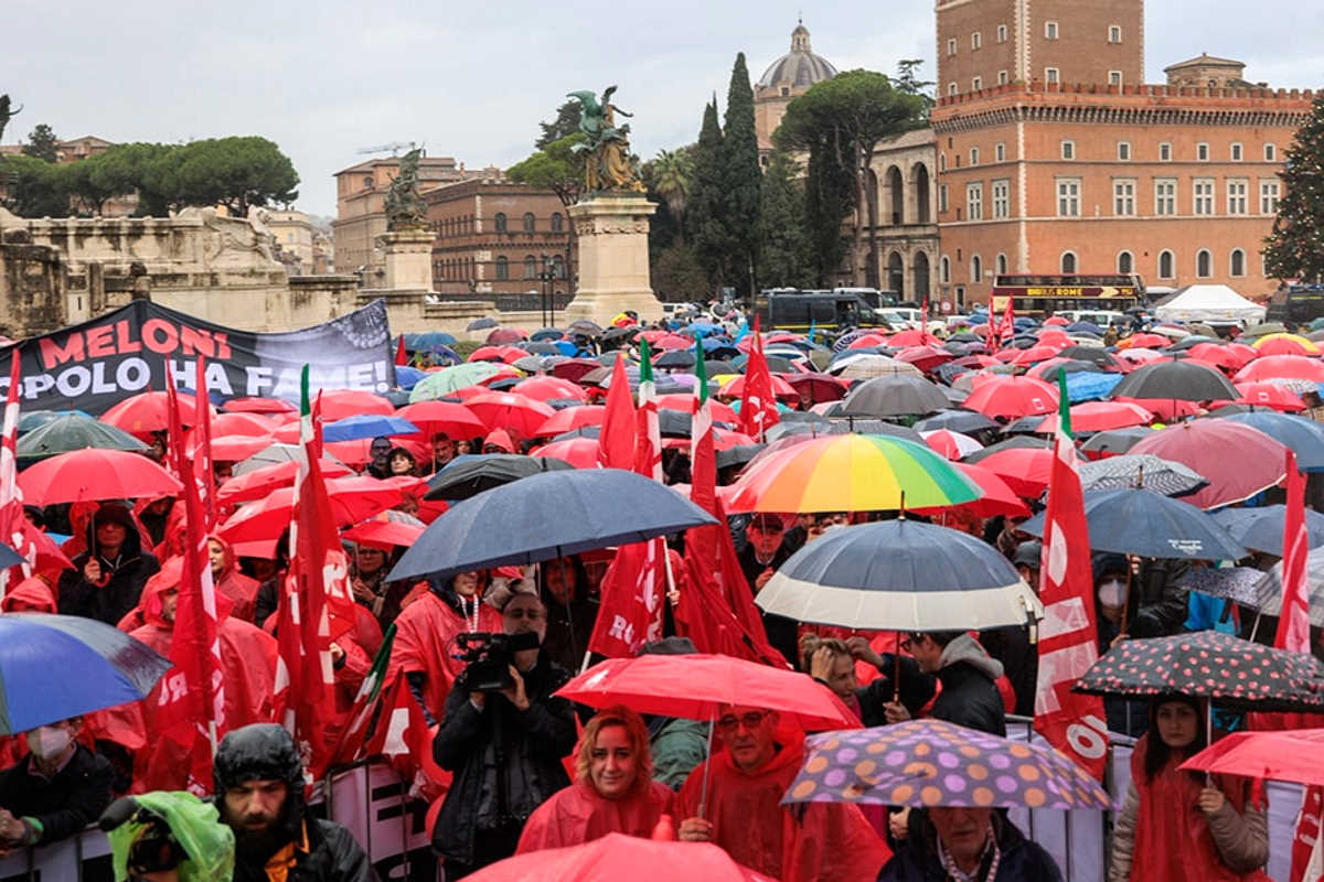 Landini dal palco di Roma ha concluso la settimana di scioperi e manifestazioni indetta da Cgil e Uil contro la manovra