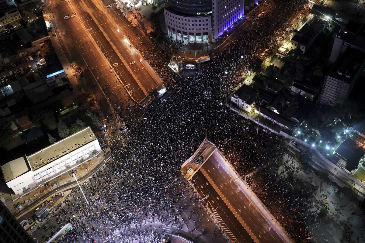 E' il terzo sabato che Israele vede gli oppositori di Netanyahu scendere in piazza per protestare contro la riforma del sistema giudiziario