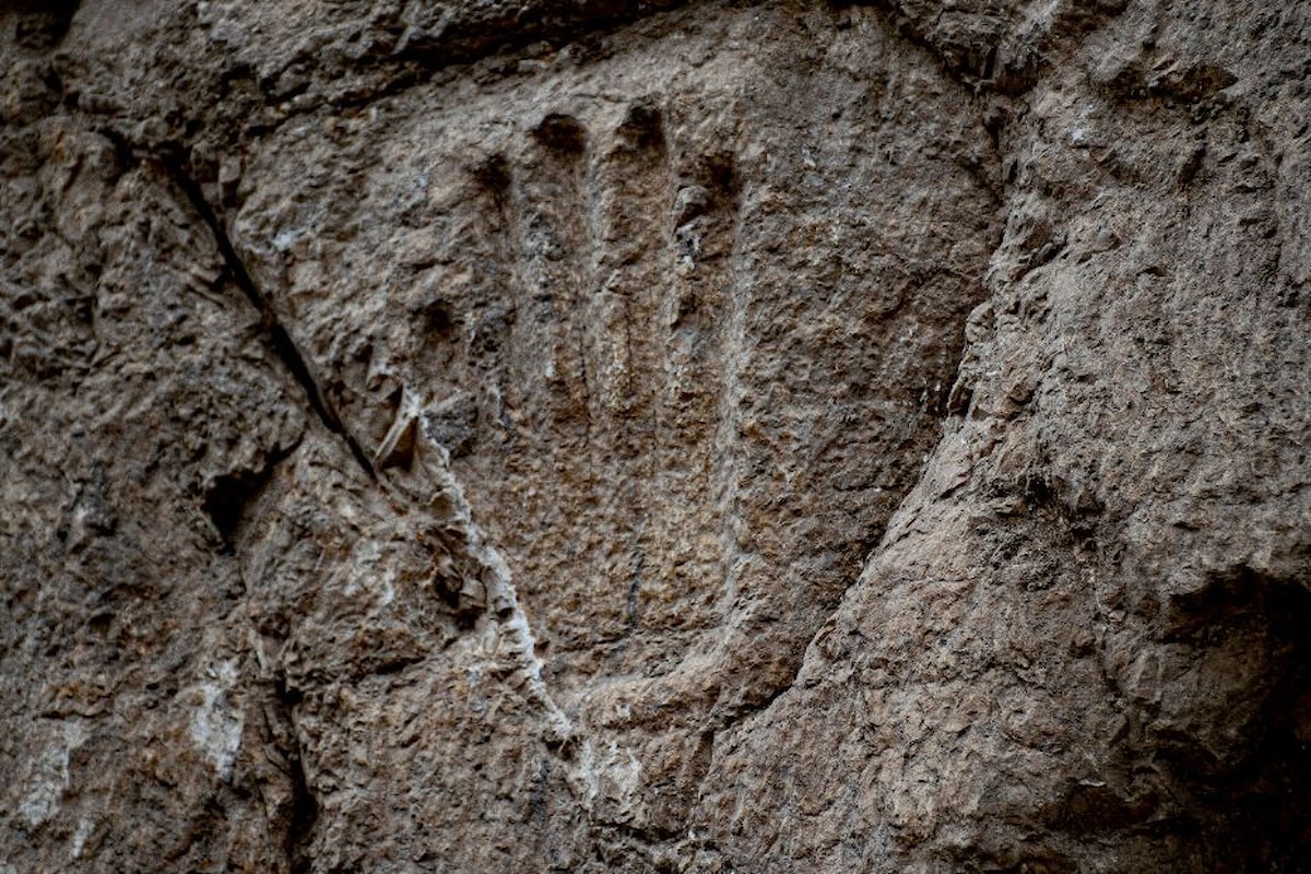 Archeologia a Gerusalemme spunta un'impronta di 1000 anni fa sulla roccia delle antiche mura