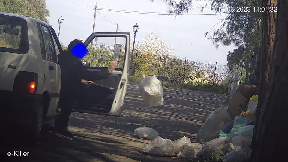 Milazzo (ME) - Fototrappole incastrano “zozzoni” al Parco, Croce di Mare e nell’area esterna del cimitero