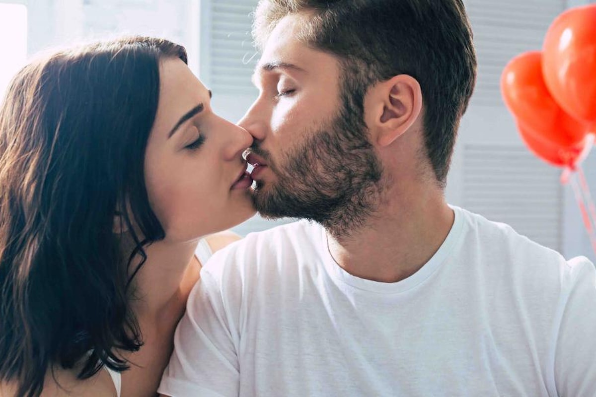 Amarsi ai tempi dei 'social', se la scelta del partner è come sfogliare Postal Market