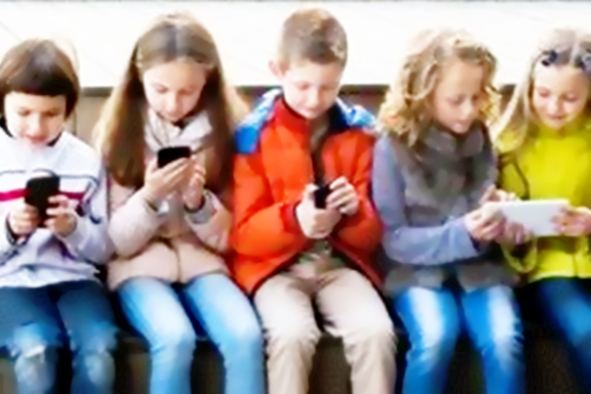 Protecting Kids on Social Media Act: gli USA vogliono vietare i social media ai minori di 13 anni e farli usare con il consenso dei genitori fino ai 17 anni