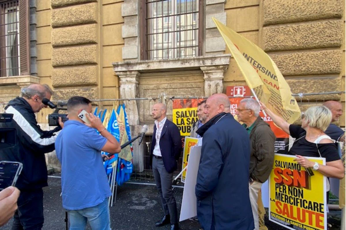 In tutta Italia medici e dirigenti del SSN in piazza coni cittadini in difesa della sanità pubblica