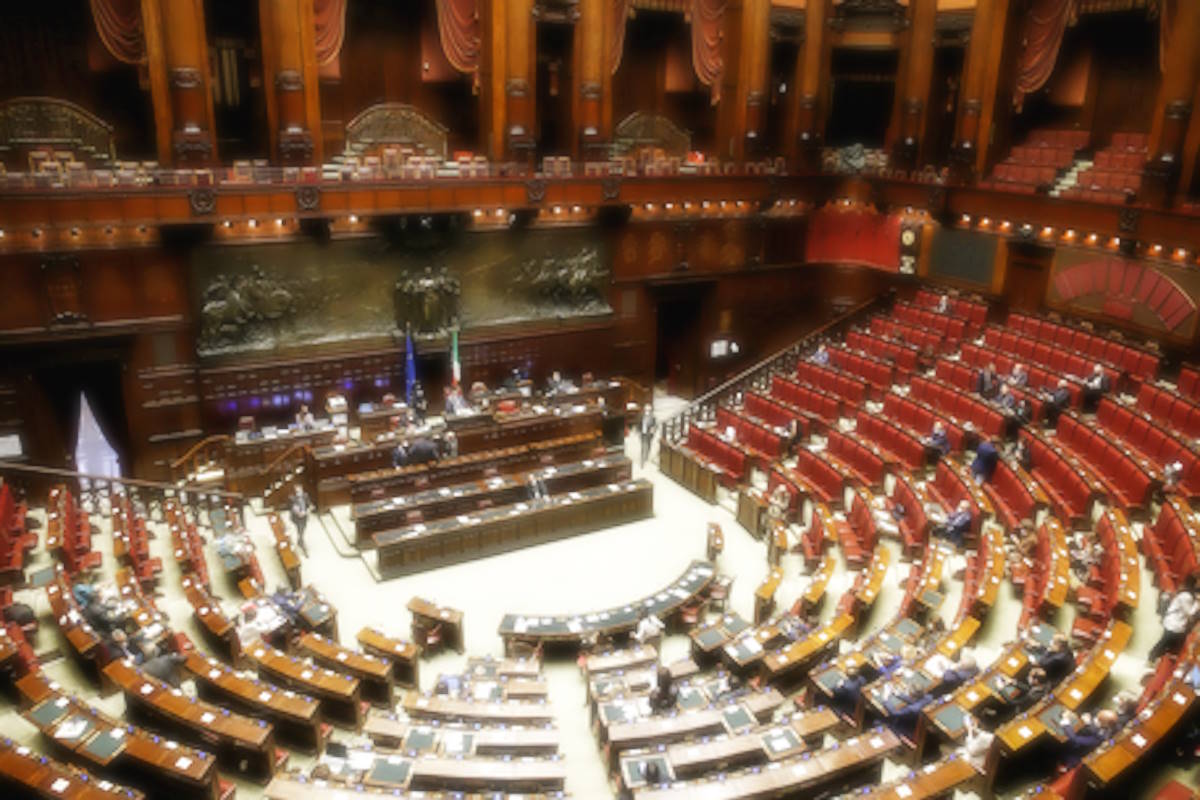 Le opposizioni hanno depositato alla Camera il testo della proposta di legge sul salario minimo