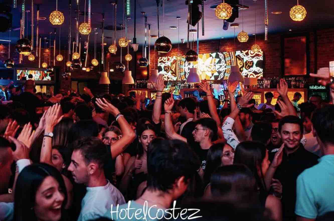 Hotel Costez - Cazzago (BS):  6/10 Dader (dj), Sammy (voice) + 7/10 Steven Nicola (dj) e Paolo Q (voice)