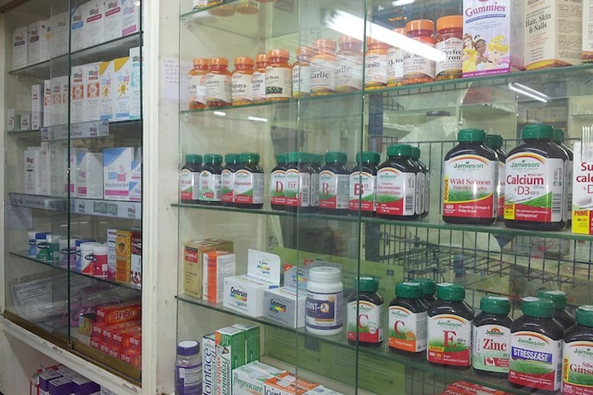 Farmacie: Presidi sanitari, progetti e ristrutturazione farmacia interni