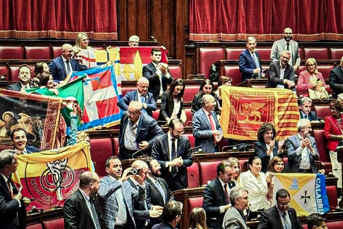 È legge la nuova porcata di Calderoli: l'autonomia differenziata