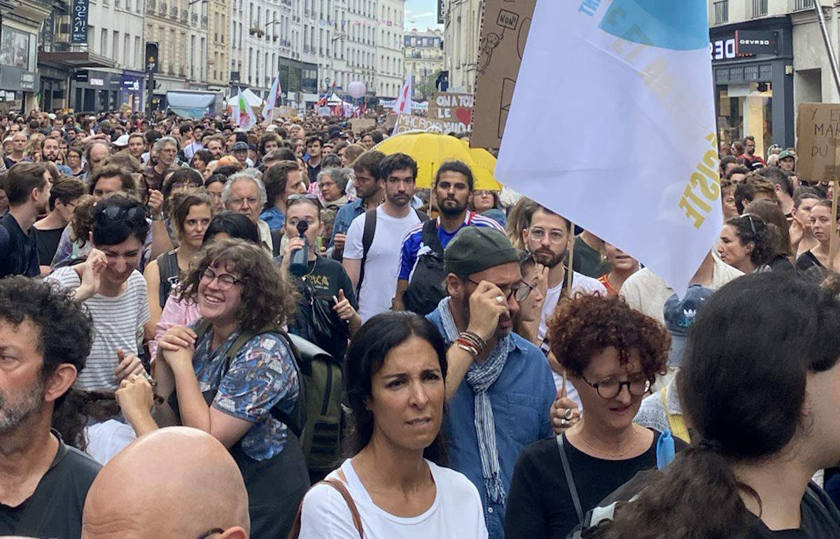 La France insoumise in piazza contro il colpo di Stato democratico di Macron