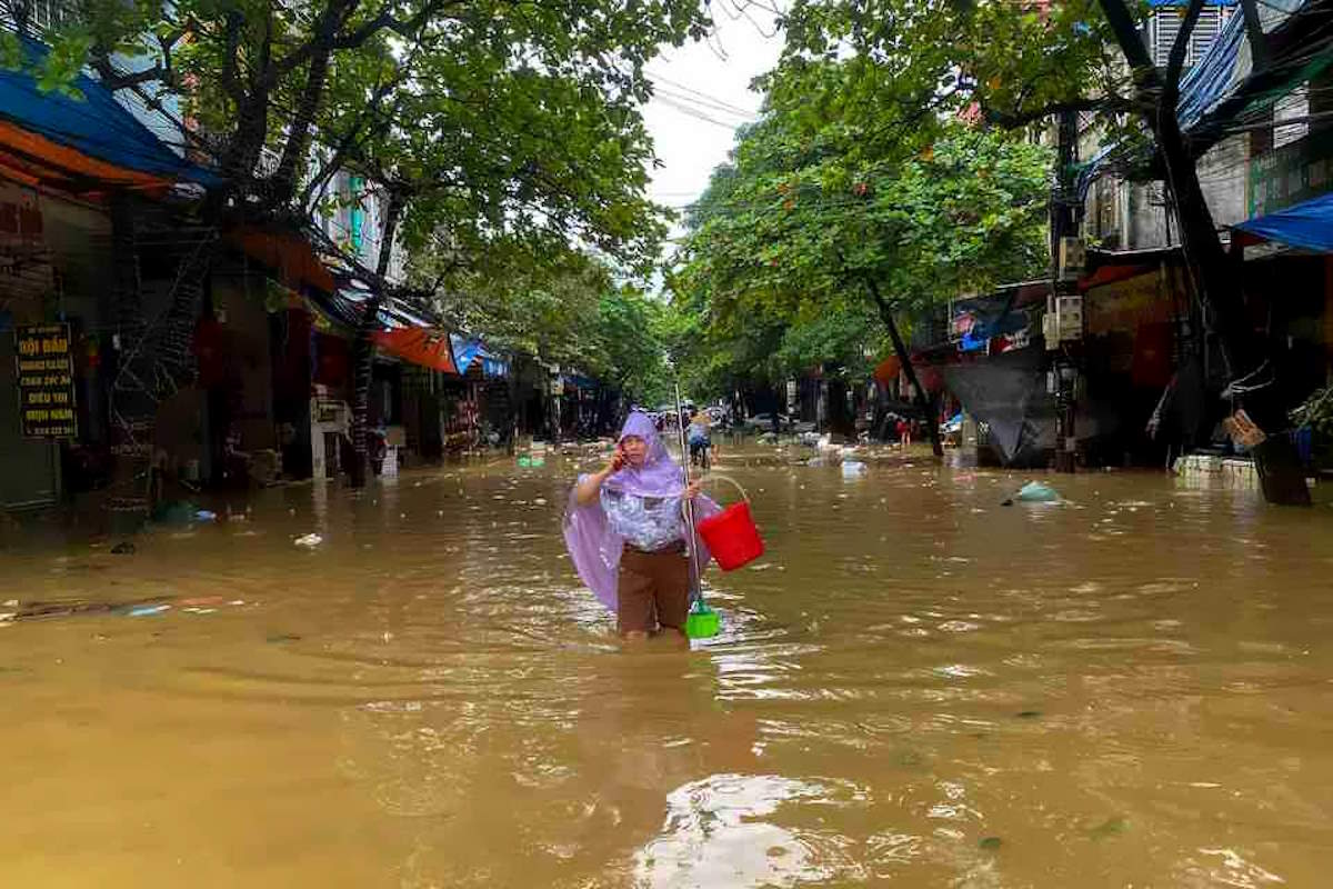 Hanoi allagata e scuole chiuse: il tifone Yagi lascia 179 morti e 145 dispersi