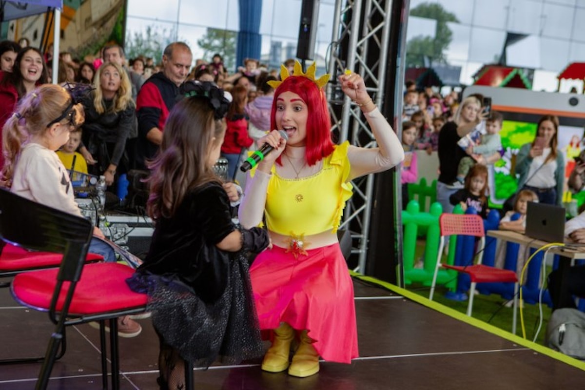 Tutti in fila per Lucilla a Monselice, fan in festa per Sarah e Malgioglio