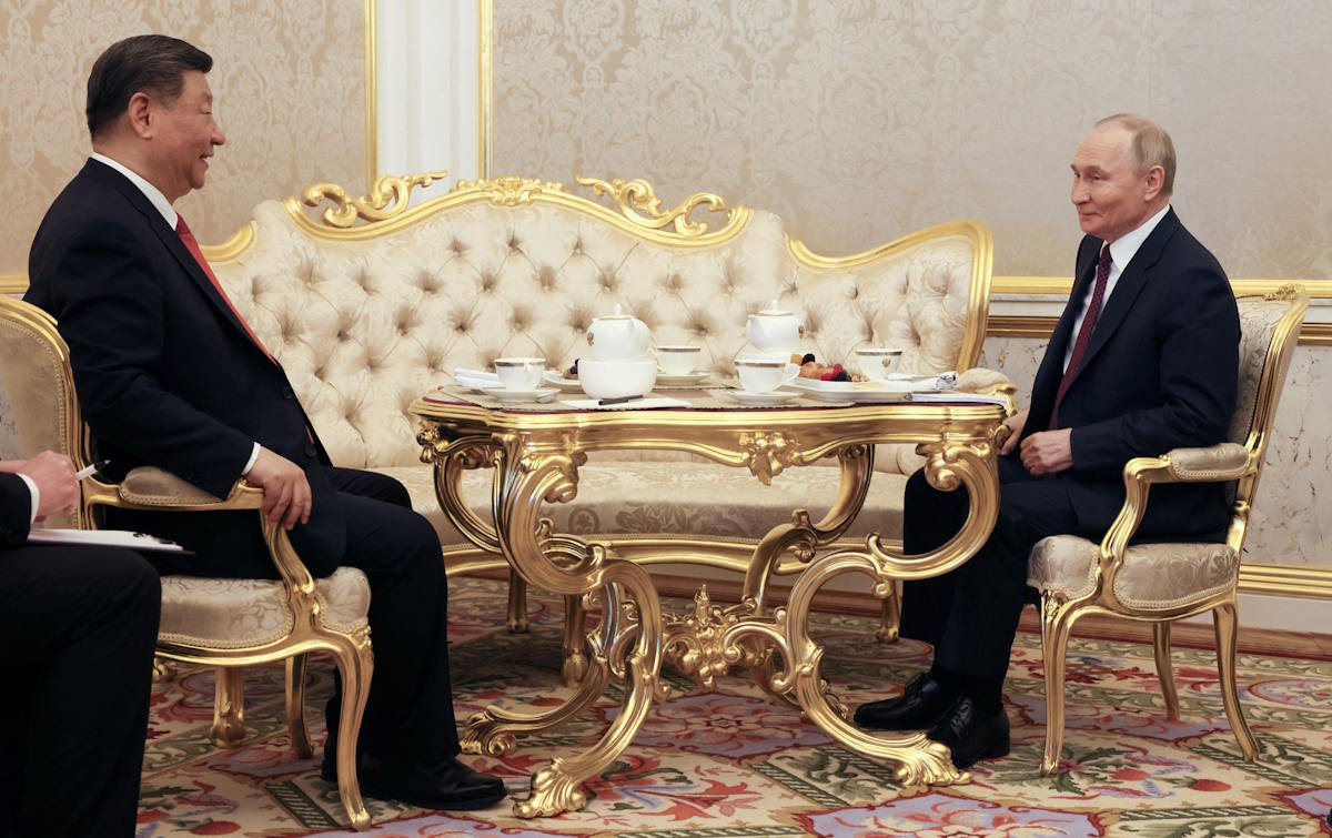 Mosca, alleanza strategica sotto il segno del multipolarismo: Xi e Putin rilanciano il fronte comune contro l’egemonia occidentale