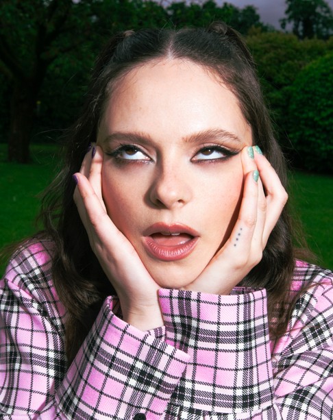 Francesca Michielin: Francesca è il nuovo singolo fuori venerdì 30 maggio, in radio e in digitale. Il 4 ottobre, live all’Arena Di Verona