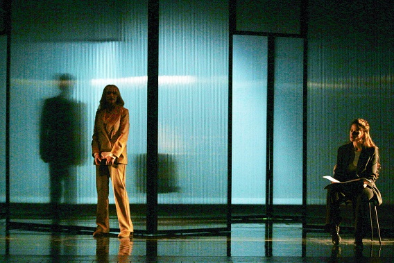 Intorno al Vuoto: La Bellezza e il Dramma della Memoria