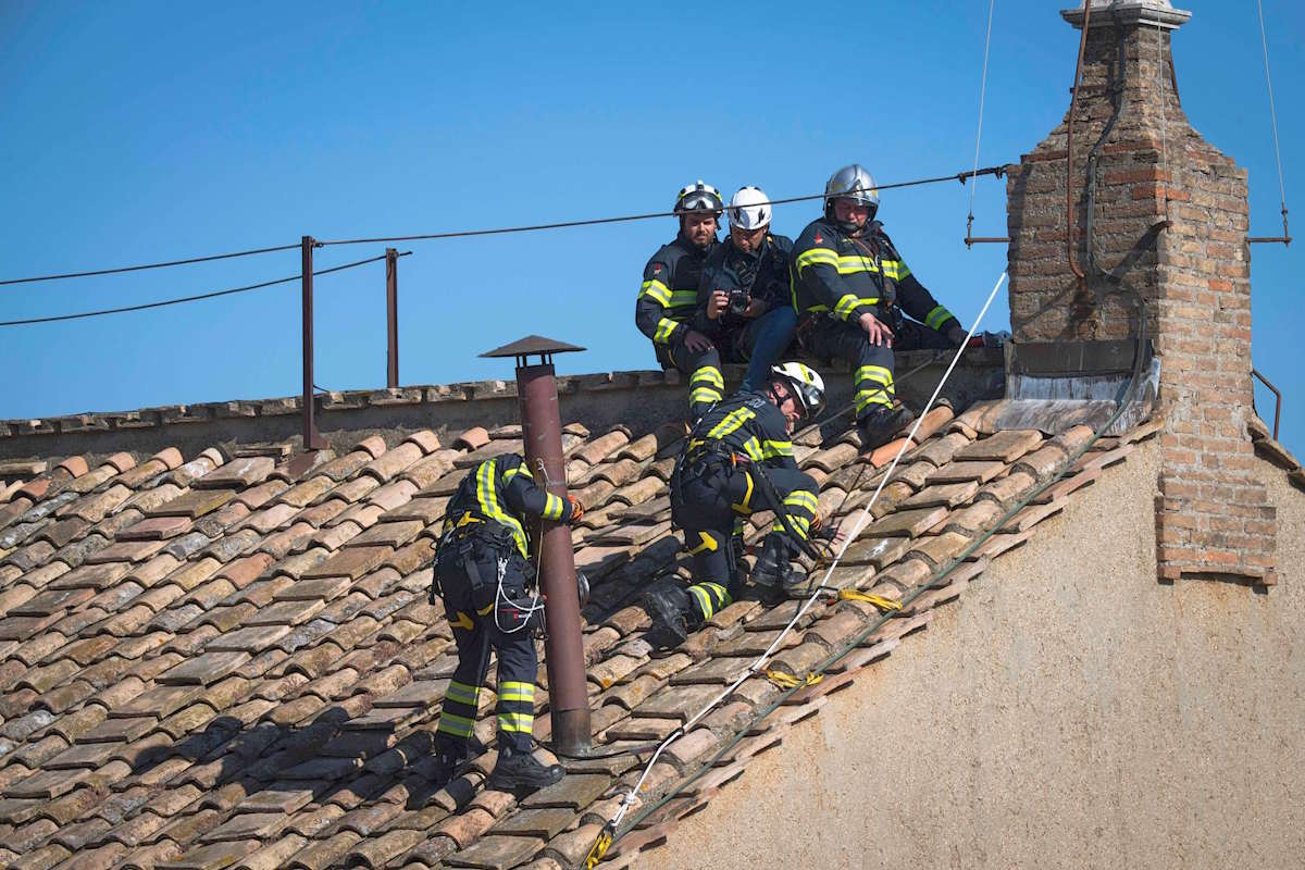 Prossimo Papa, una figura che deve essere presente, vicina, capace di fare da ponte e guida, di favorire l’accesso alla comunione a un’umanità disorientata e segnata dalla crisi dell’ordine mondiale