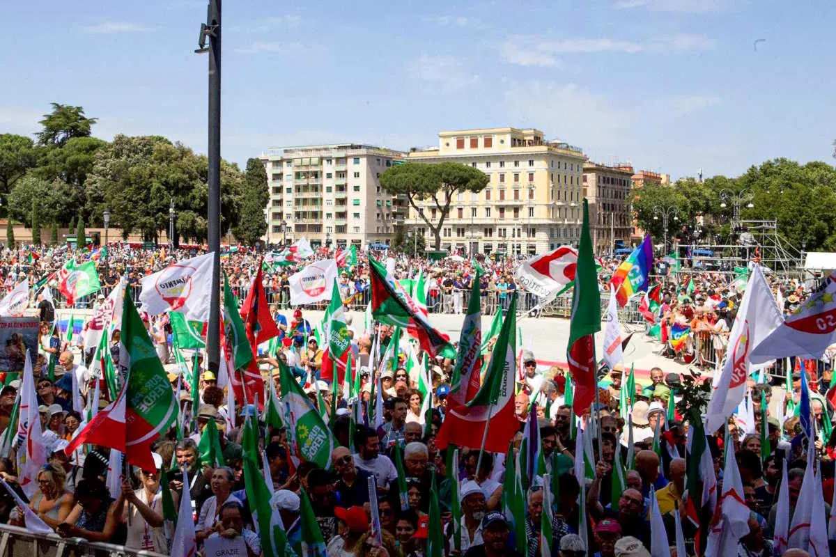 In 300mila si sono ritrovati a Roma per dire basta al genocidio in corso a Gaza da parte dello Stato ebraico
