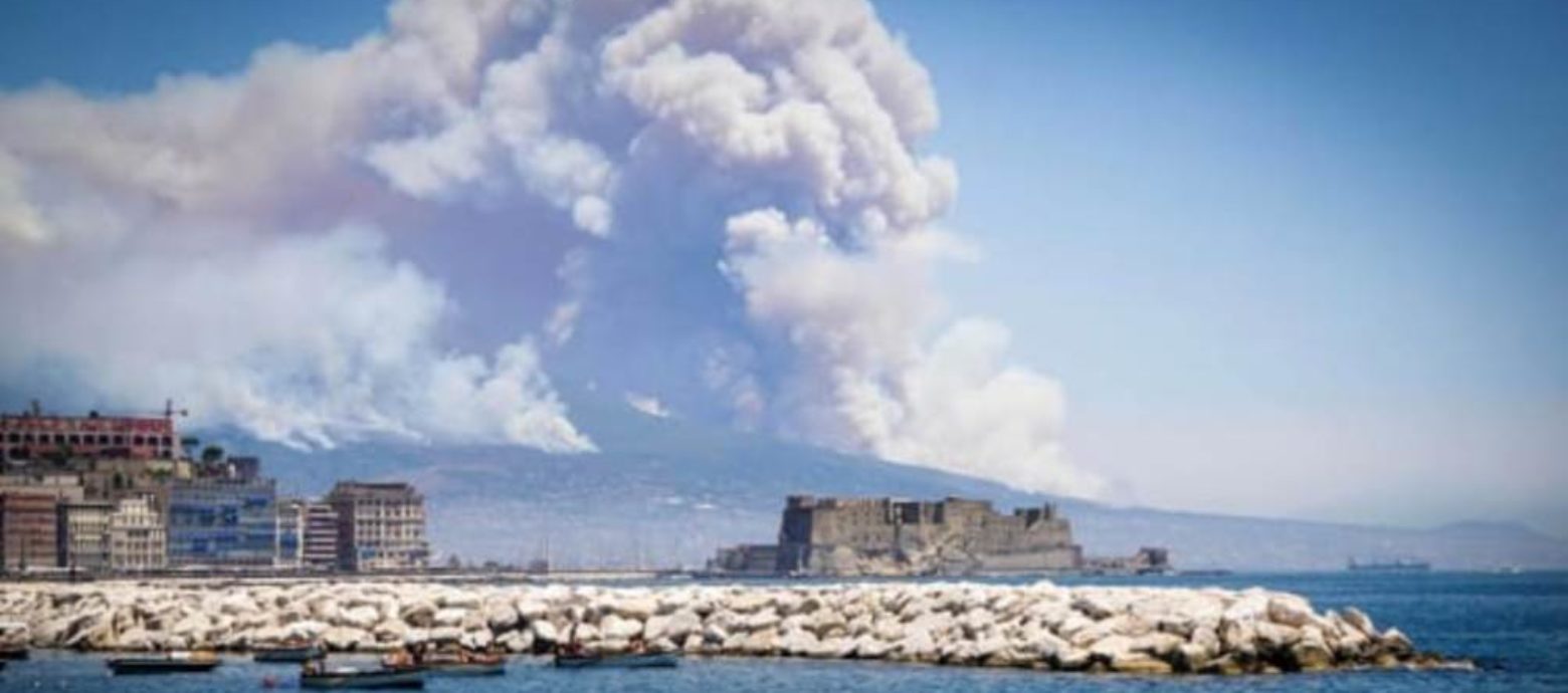 Vesuvio in fiamme: la verità su chi c'è dietro gli incendi