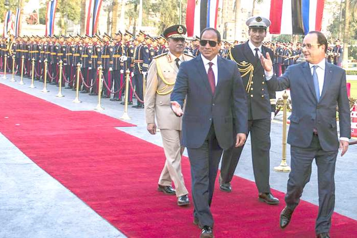 Hollande va in Egitto a fare affari con Al-Sisi. Ed il rispetto dei diritti umani?