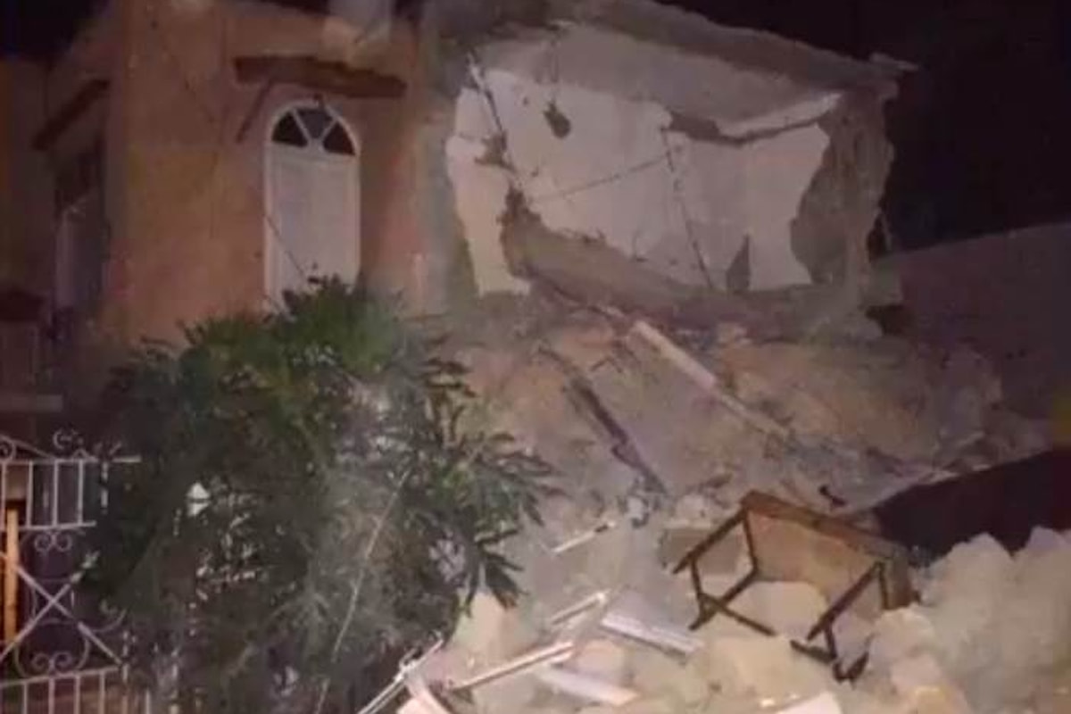 Una piccola scossa di terremoto causa ad Ischia crolli, morti e feriti