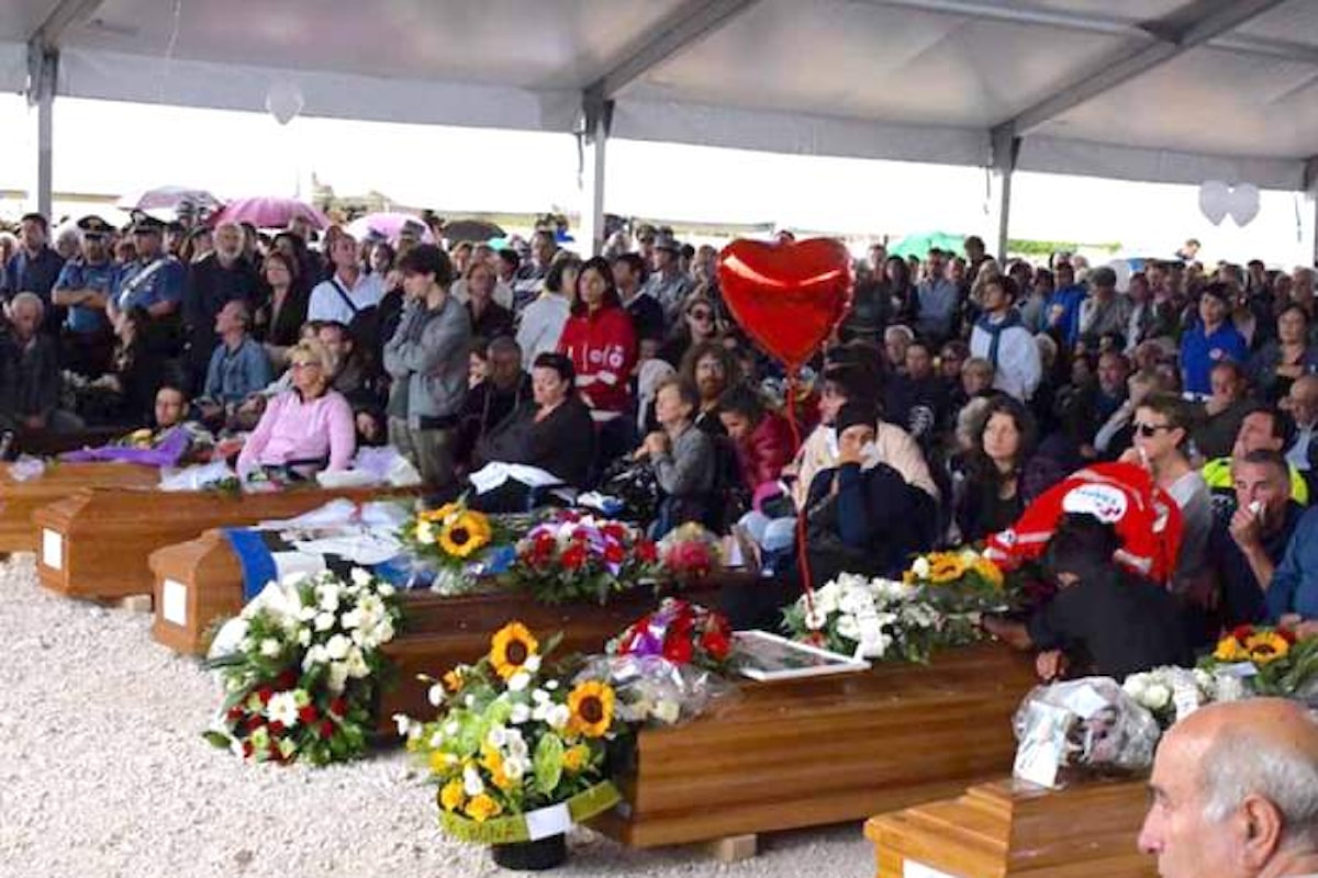 Il vescovo di Rieti ai funerali ad Amatrice: non è il terremoto ad uccidere, ma le opere dell'uomo