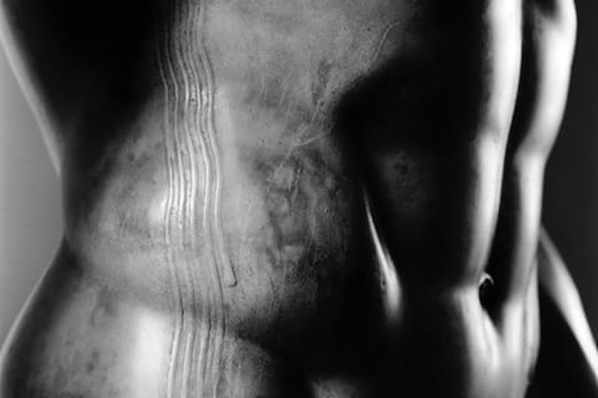 Statue antiche, corpi che seducono. Le immagini mozzafiato di Luigi Spina in mostra a Napoli