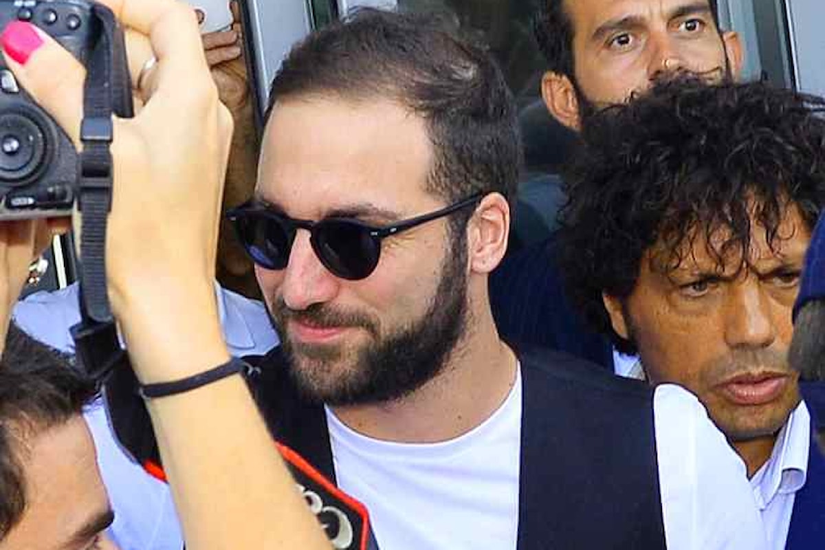 Core 'ngrato. Higuain è sbarcato a Torino