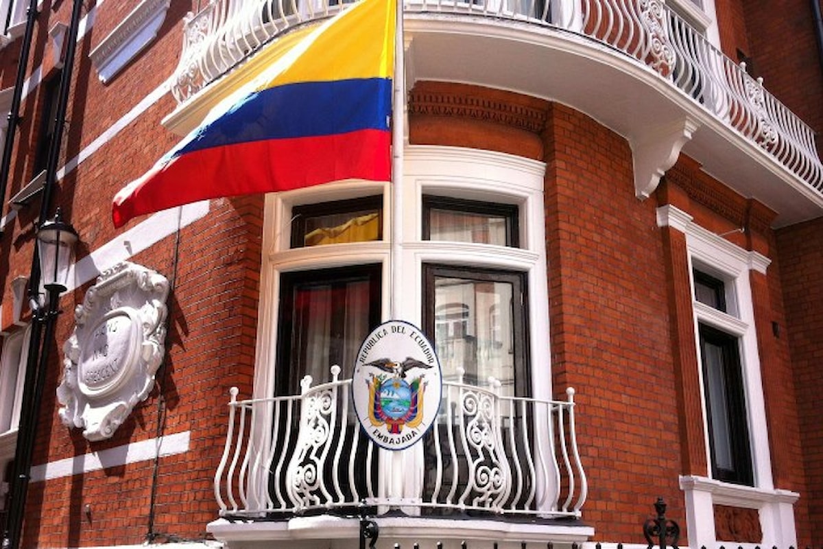 L'ambasciata dell'Ecuador ha tolto ad Assange l'accesso a Internet