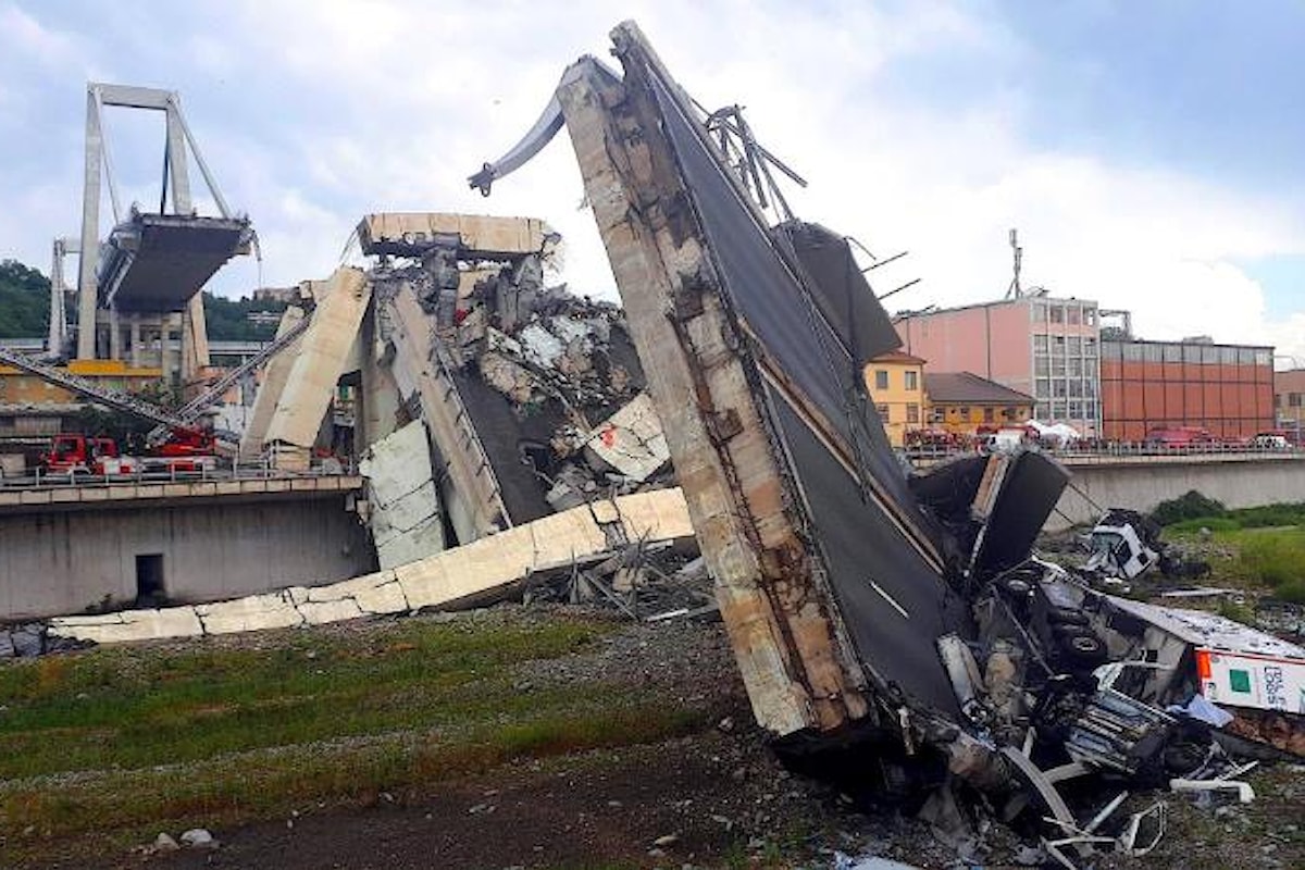 Crollo del ponte Morandi. A Genova continua l'opera di ricerca e soccorso, mentre aumenta il numero delle vittime